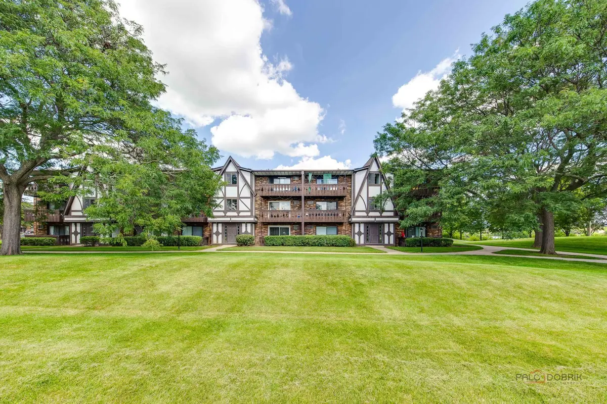 2 Timber Lane #18, Vernon Hills, IL 60061 - #1