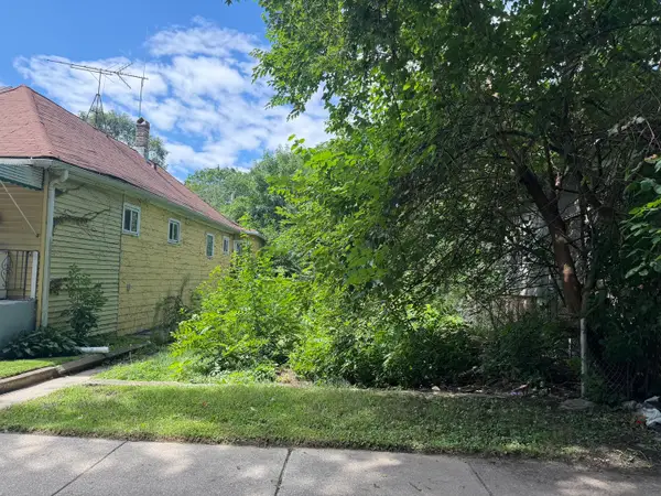 8032 S Manistee Avenue, Chicago, IL 60617