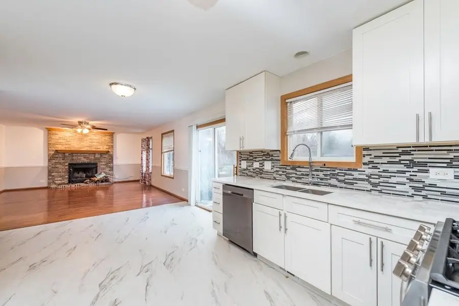 105 E Brittany Lane, Hainesville, IL 60030 - #2