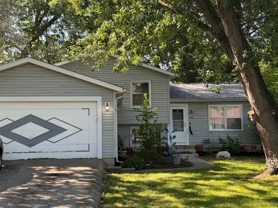 2505 Magnolia Lane, Lindenhurst, IL 60046 - #2