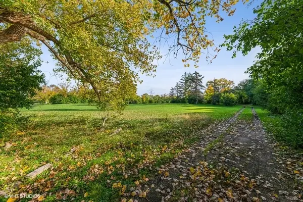 1301 Pearson Road, Green Oaks, IL 60048
