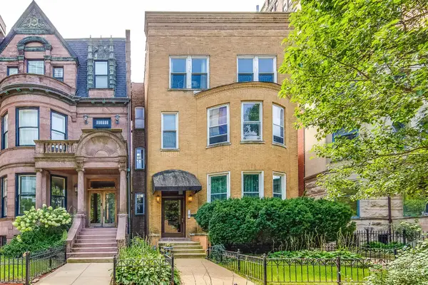 421 W Oakdale Avenue #4, Chicago, IL 60657