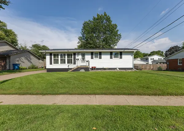 1412 Hiawatha Lane, Camanche, IA 52730
