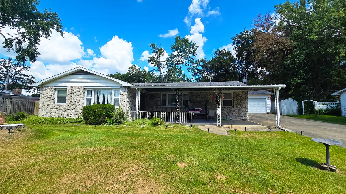 18 Bonanza Drive, Centralia, IL 62801 - #1