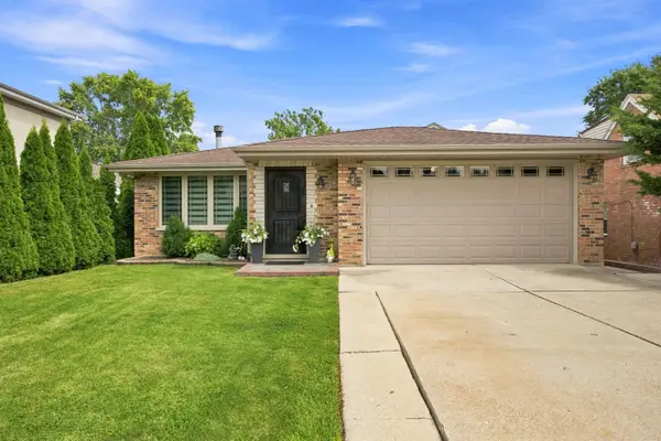 9307 S 81st Court, Hickory Hills, IL 60457