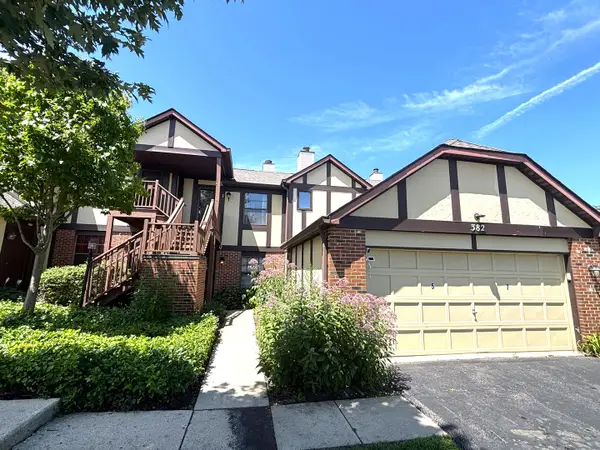 382 Sandhurst Circle #7, Glen Ellyn, IL 60137