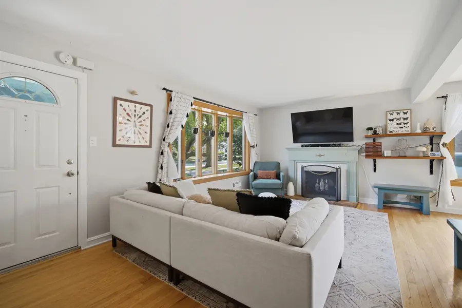 718 S Chestnut Avenue, Arlington Heights, IL 60005 - #3