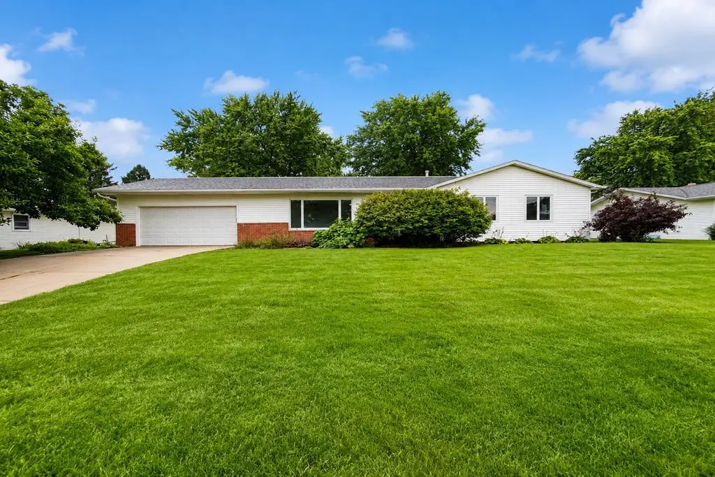 551 Lake Drive, Woodhull, IL 61490 - #1