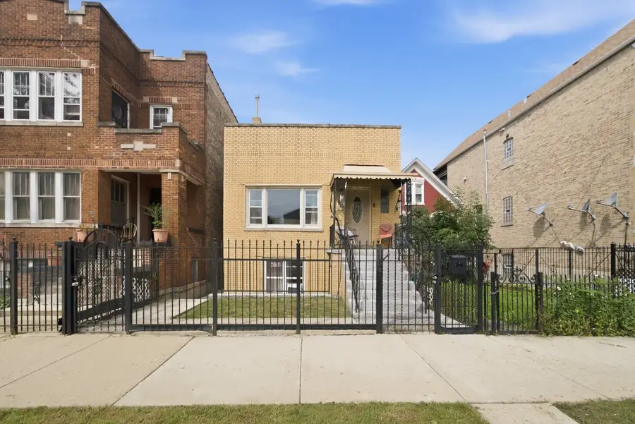 906 N Monticello Avenue, Chicago, IL 60651 - #2