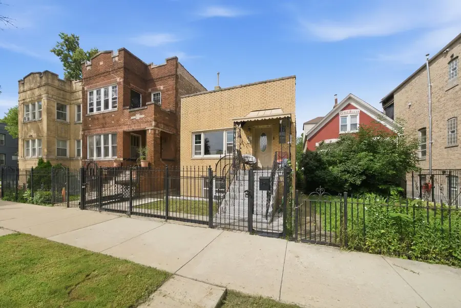 906 N Monticello Avenue, Chicago, IL 60651 - #3