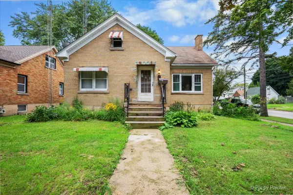 867 Clay Street, Woodstock, IL 60098