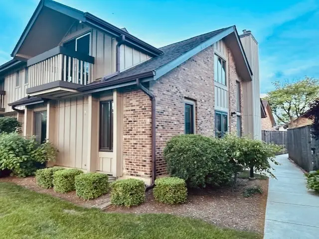 12 Kent Court, Willowbrook, IL 60527 - #1