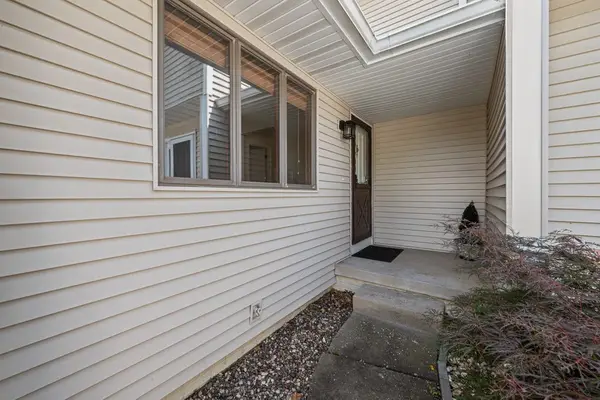 3283 Johnathan Avenue #3283, Bettendorf, IA 52722