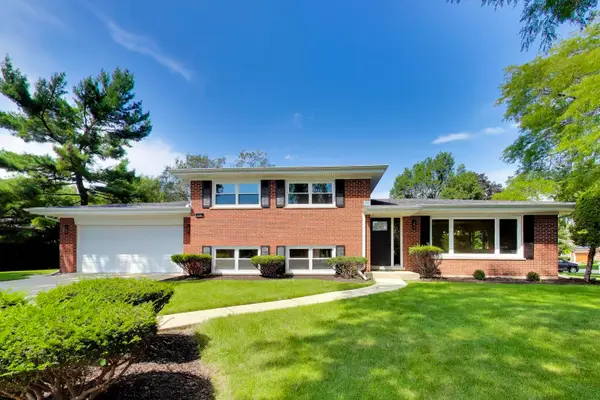 910 E Kimber Lane, Arlington Heights, IL 60005
