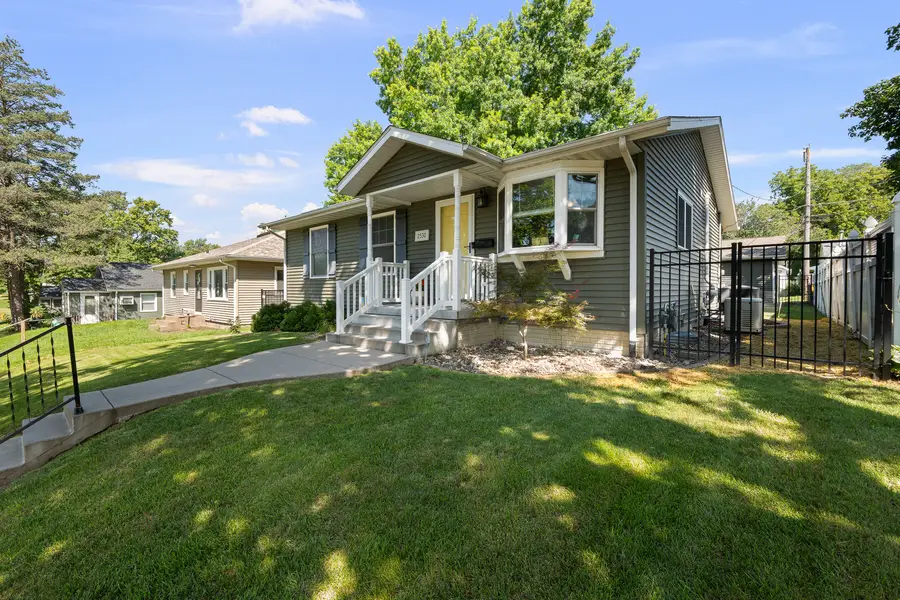 2530 Bellevue Avenue, Bettendorf, IA 52722 - #3