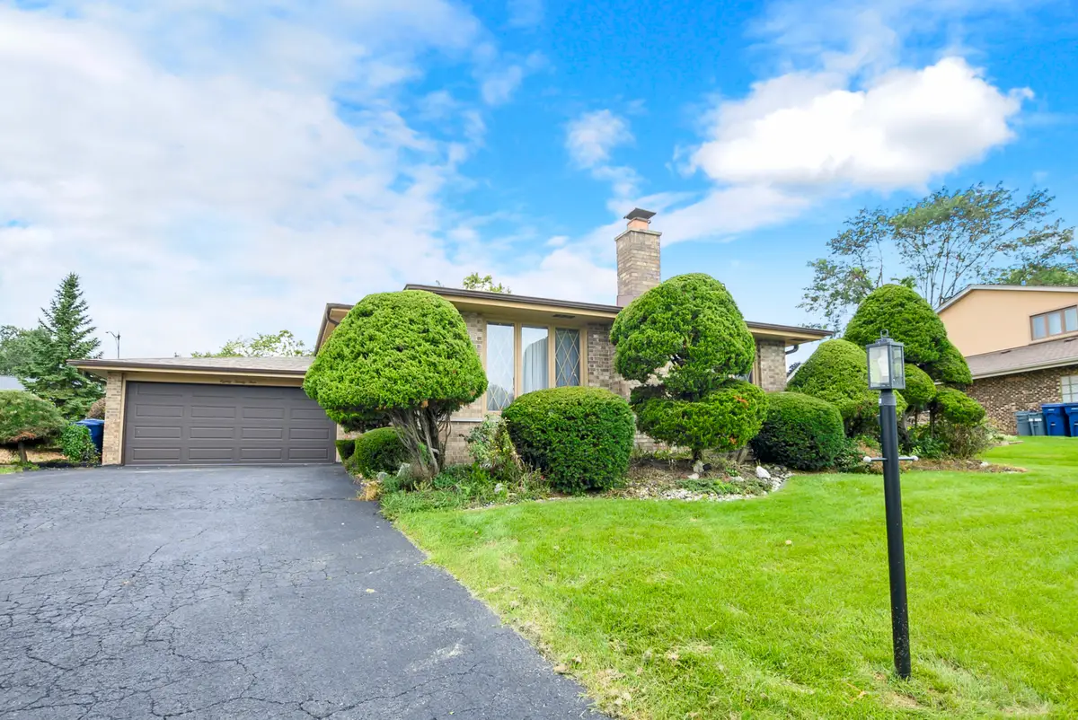 8024 Baldwin Trail, Hickory Hills, IL 60457 - #1