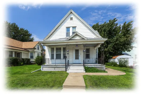 2112 Rockingham Road, Davenport, IA 52802