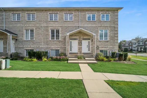 183 N East River Road #C2, Des Plaines, IL 60016