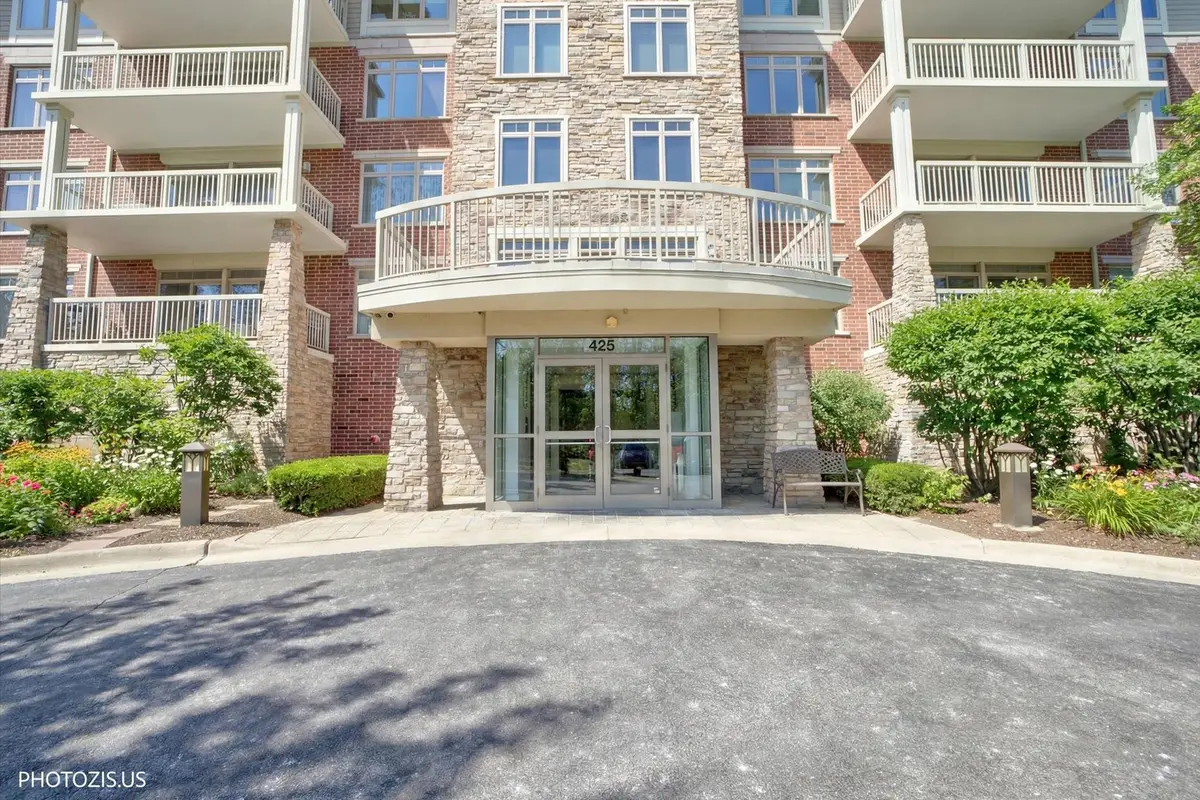 425 Benjamin Drive #207, Vernon Hills, IL 60061 - #1