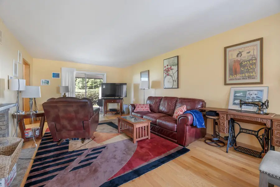 642 Burgundy Court #F, Elk Grove Village, IL 60007 - #2