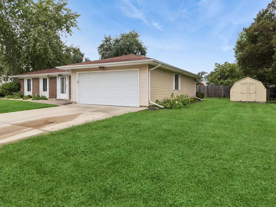 154 Stonehurst Drive, Elgin, IL 60120 - #3