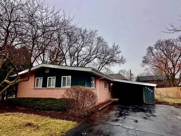 1702 W Oakton Street, Arlington Heights, IL 60004