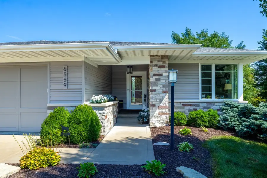 6559 Blackberry Lane, Bettendorf, IA 52722 - #2