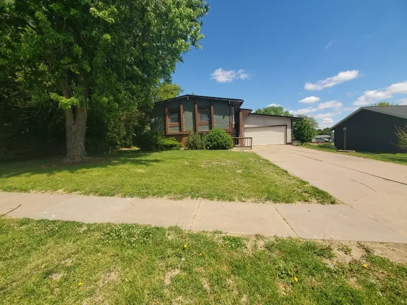 2340 Lafayette Terrace, Clinton, IA 52732 - #1