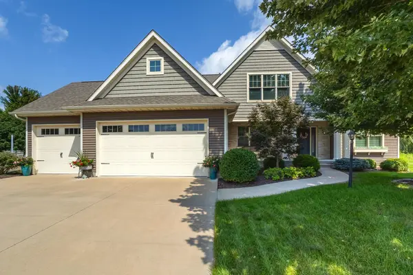 6654 Forest Glen Court, Bettendorf, IA 52722