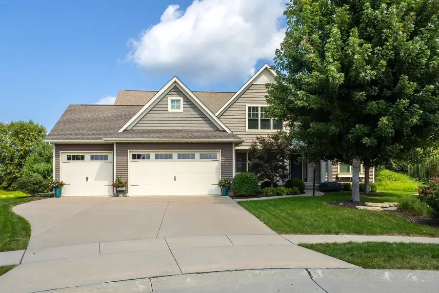 6654 Forest Glen Court, Bettendorf, IA 52722 - #2