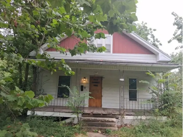 201 S Pruyn Avenue, Salem, IL 62881 - #2