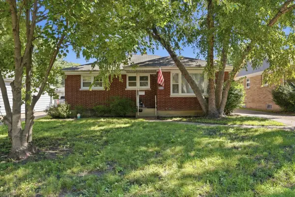 271 Dalton Avenue, Mundelein, IL 60060