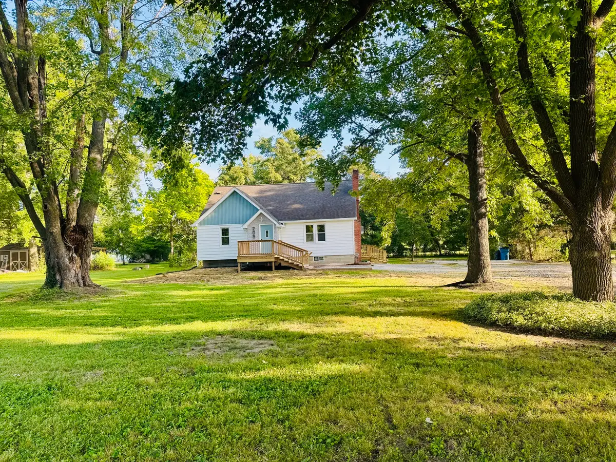 205 W Main Street, Ewing, IL 62836 - #1
