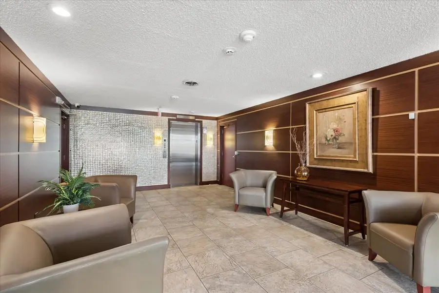 2046 Saint Johns Avenue #3H, Highland Park, IL 60035 - #2