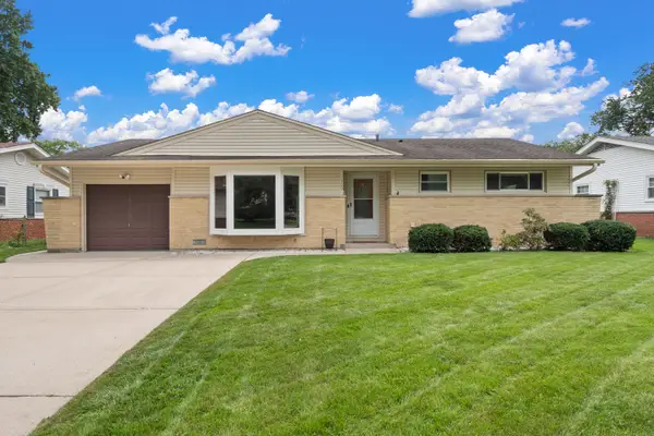 109 Crest Avenue, Elk Grove Village, IL 60007
