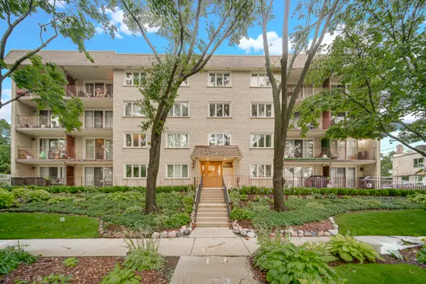 225 E Wing Street #302, Arlington Heights, IL 60004