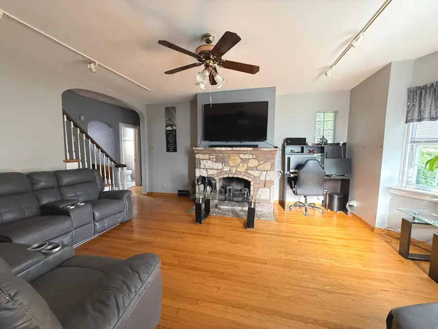 6206 W Barry Avenue, Chicago, IL 60634 - #2