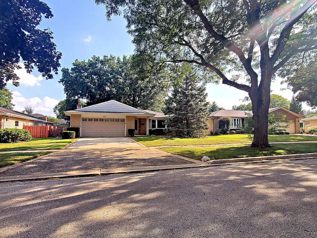 1221 W Lonnquist Boulevard, Mount Prospect, IL 60056 - #1