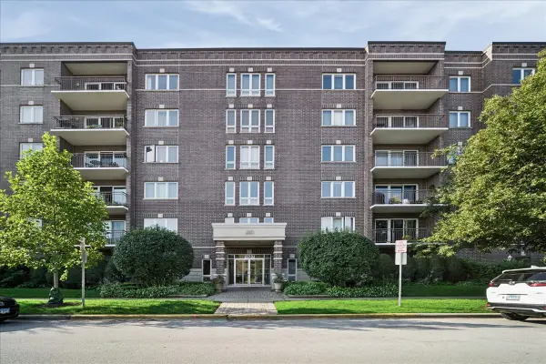 1327 Brown Street #303, Des Plaines, IL 60016
