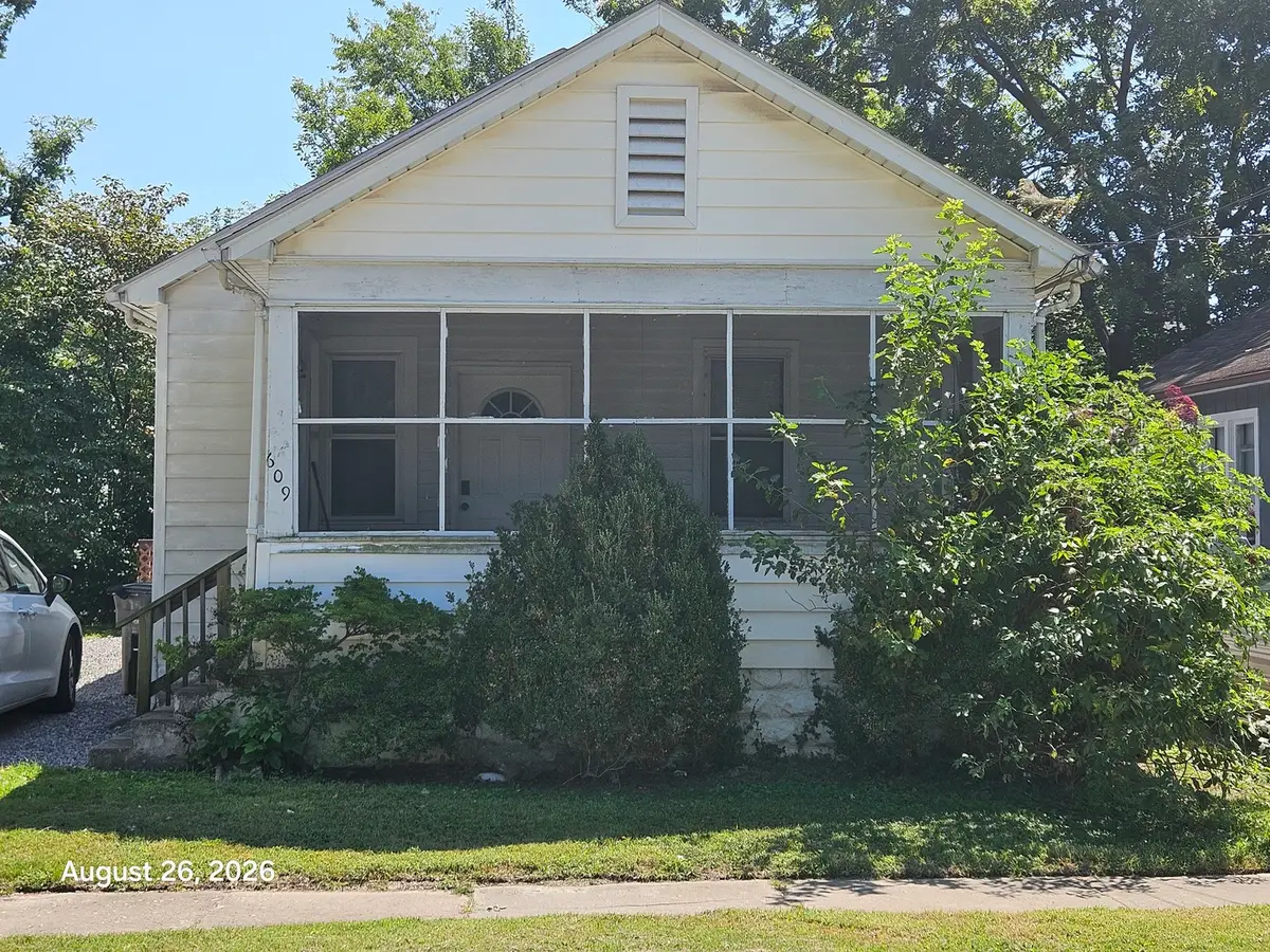 609 W Cherry Street, Carbondale, IL 62901 - #1