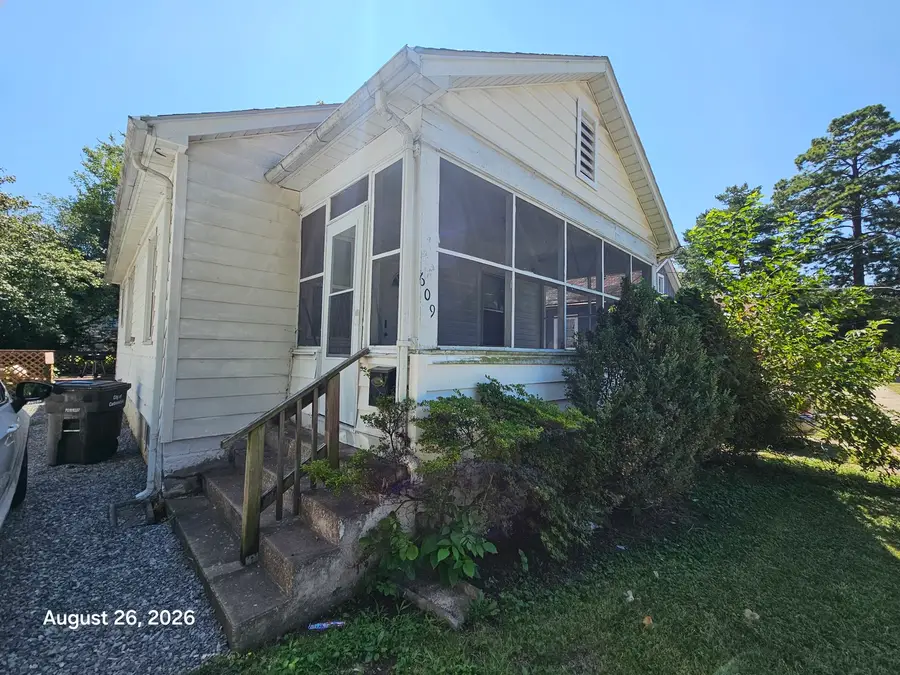 609 W Cherry Street, Carbondale, IL 62901 - #2