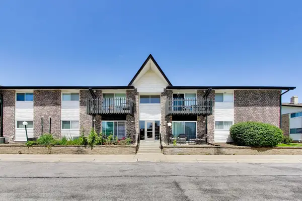 23A Kingery Quarter #102, Willowbrook, IL 60527