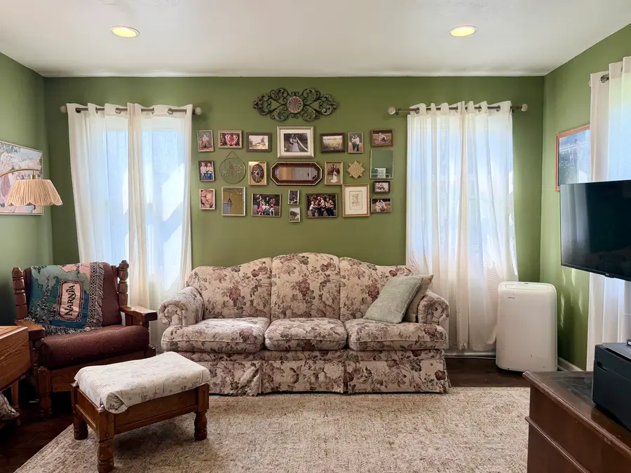722 6th Avenue S, Clinton, IA 52372 - #3