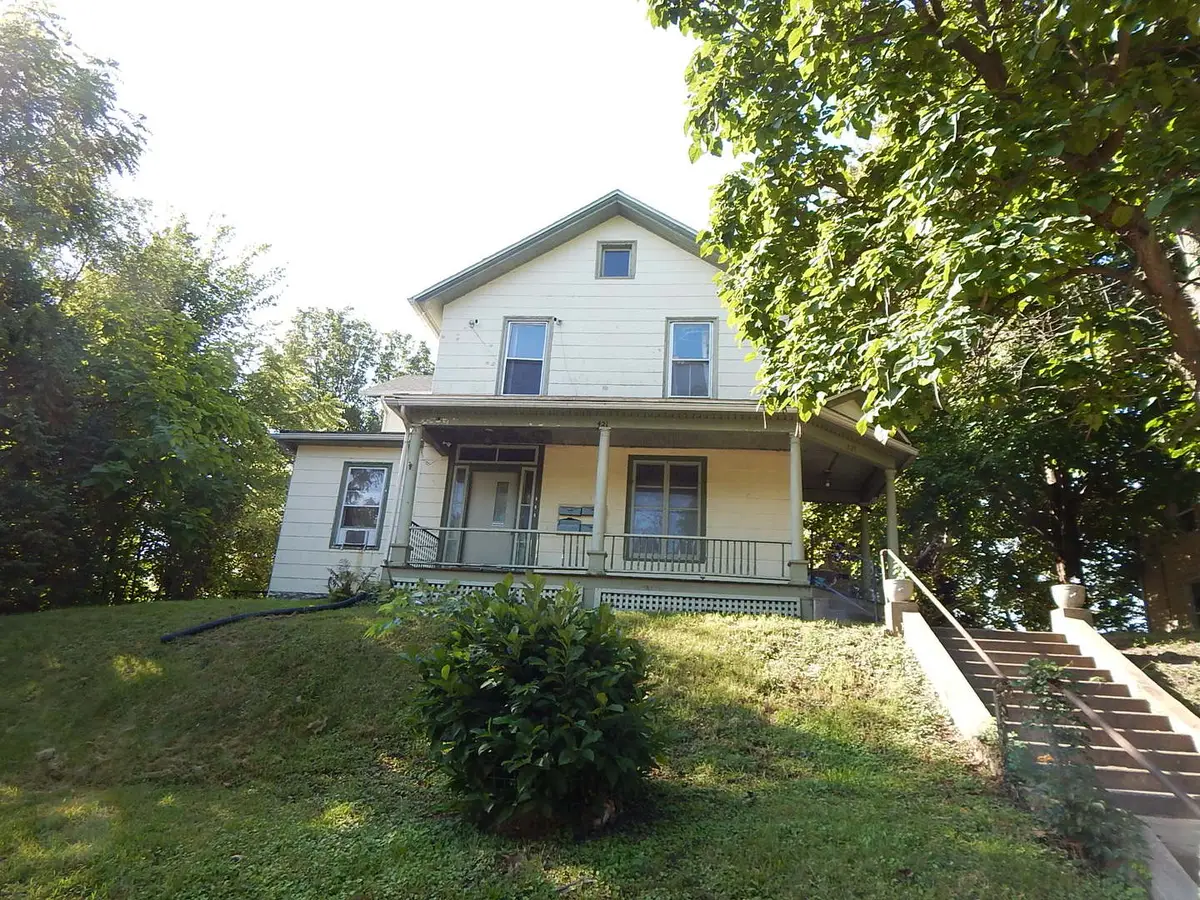 421 E 7th Street, Davenport, IA 52803 - #1