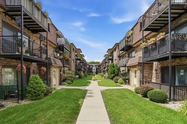 7600 W Lawrence Avenue #3B, Harwood Heights, IL 60706