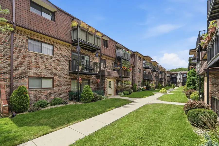7600 W Lawrence Avenue #3B, Harwood Heights, IL 60706 - #2