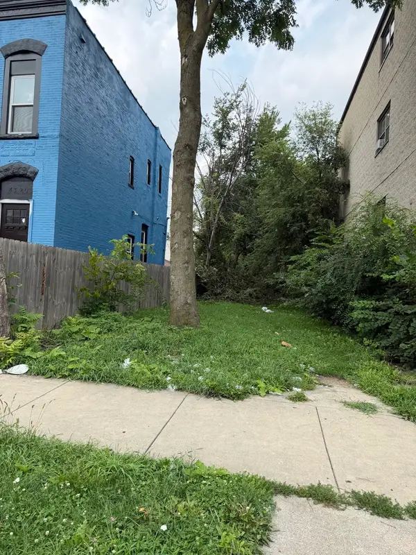 4318 W Gladys Avenue, Chicago, IL 60624