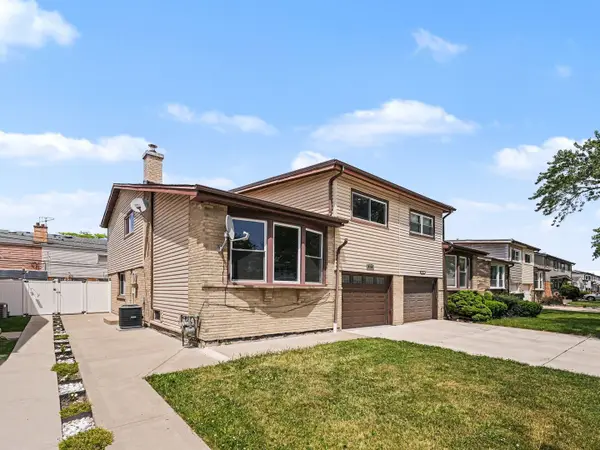 9120 Hollyberry Avenue, Des Plaines, IL 60016