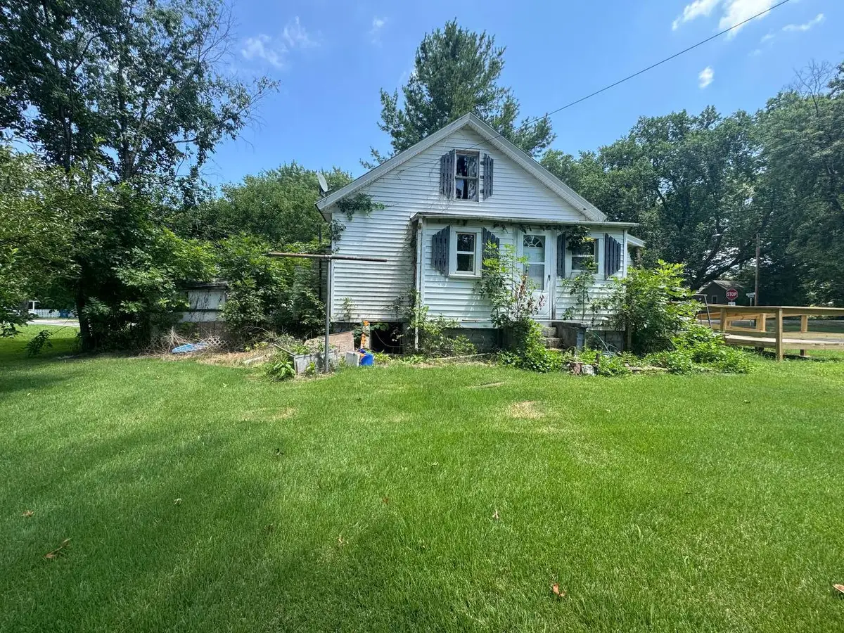 331 E Ellis Street, Centralia, IL 62801 - #1