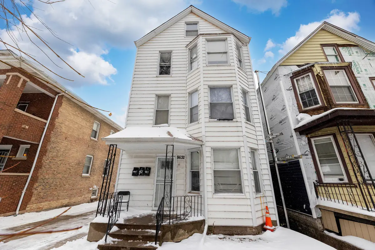 8632 S Escanaba Avenue, Chicago, IL 60617 - #1